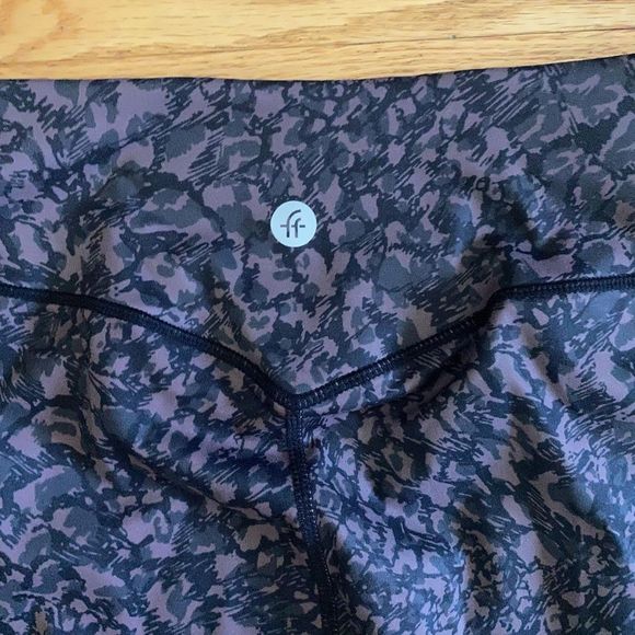 In great condition, Fety leggings, Size LARGE, Brown and black splash detail - Picture 5 of 8